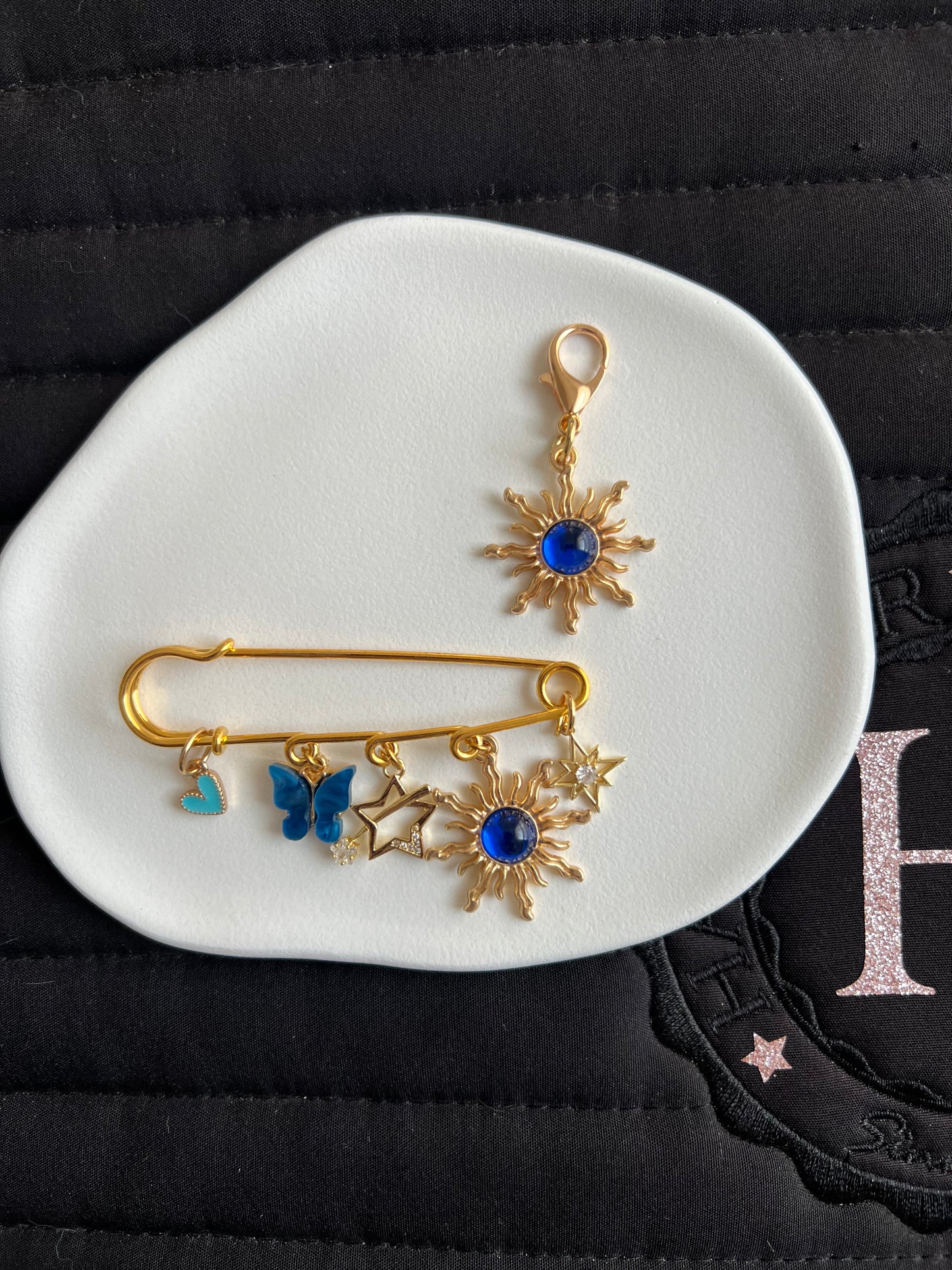 🌟🦋💙 Papillon Céleste – Bleu Électrique broche+ charm 💙🦋🌟