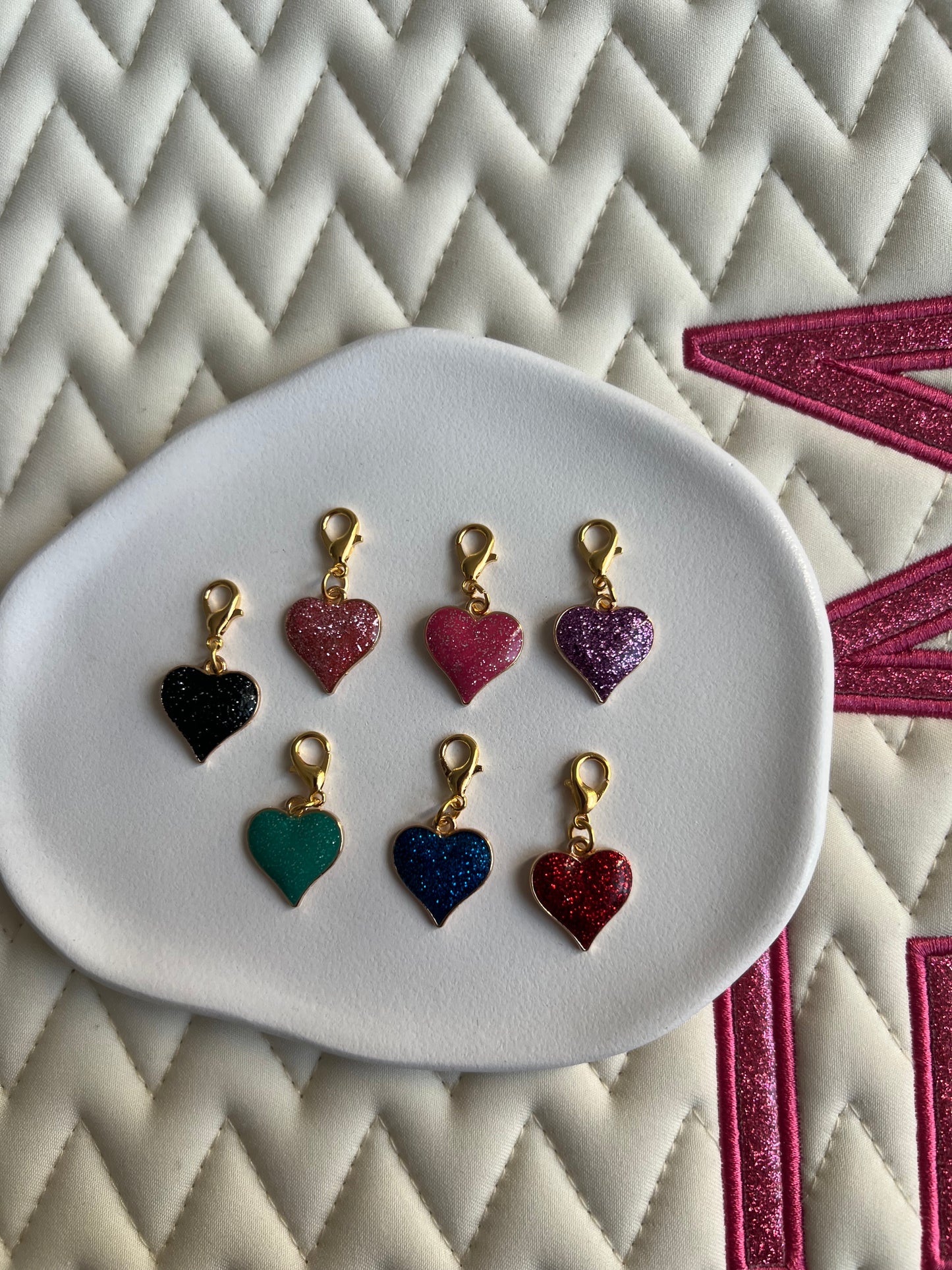 🐴✨ Découvrez les nouveaux charms CŒUR entièrement pailletés 😍