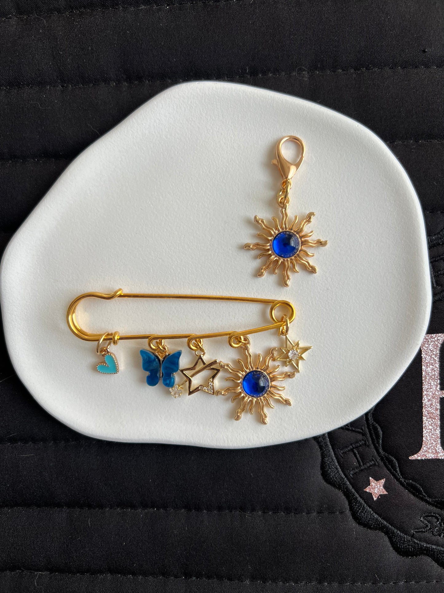 🌟🦋💙 Papillon Céleste – Bleu Électrique broche+ charm 💙🦋🌟