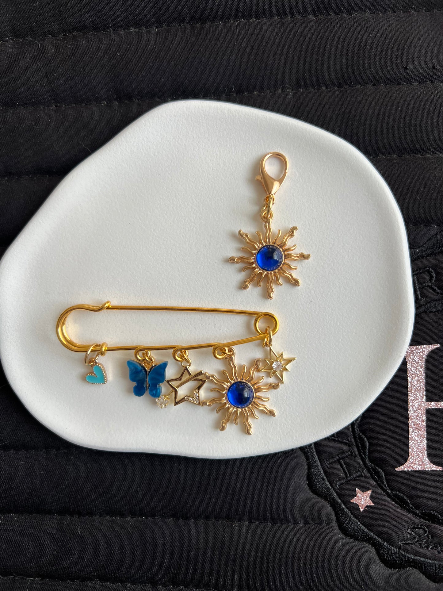 🌟🦋💙 Papillon Céleste – Bleu Électrique broche+ charm 💙🦋🌟
