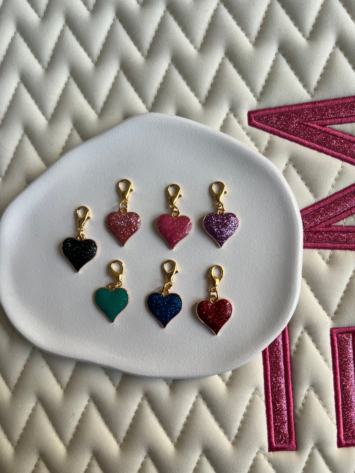 🐴✨ Découvrez les nouveaux charms CŒUR entièrement pailletés 😍