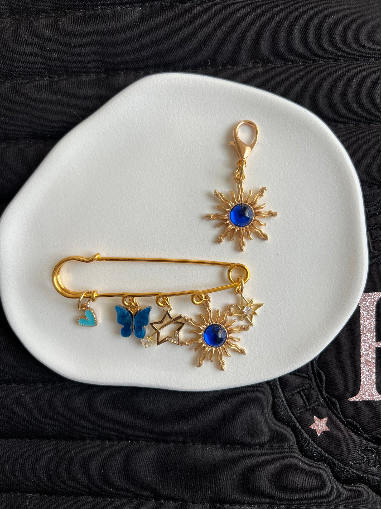 🌟🦋💙 Papillon Céleste – Bleu Électrique broche+ charm 💙🦋🌟