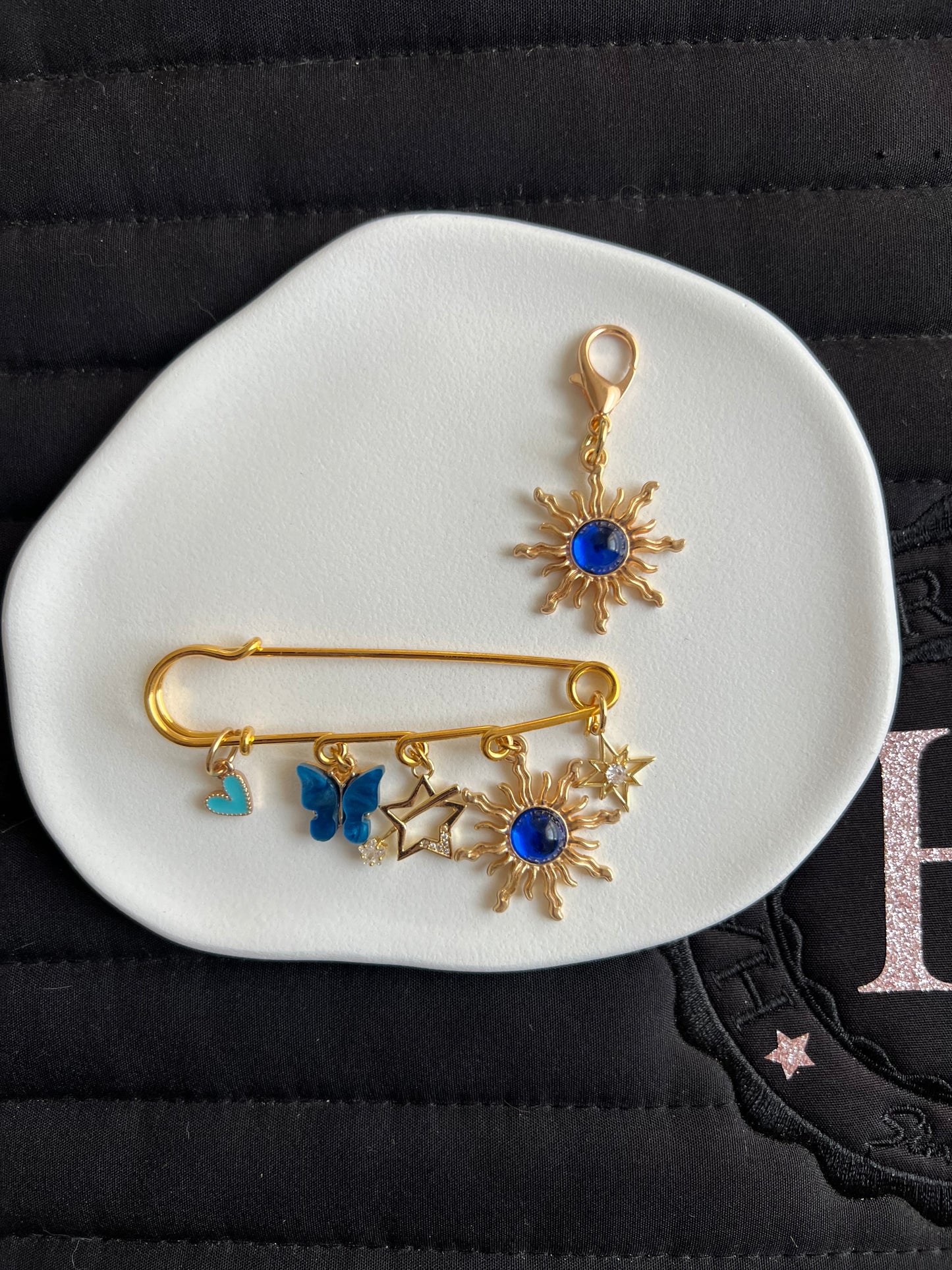 🌟🦋💙 Papillon Céleste – Bleu Électrique broche+ charm 💙🦋🌟