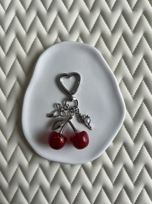 🍒 Bijoux licol : rouge pailletées avec finition argent