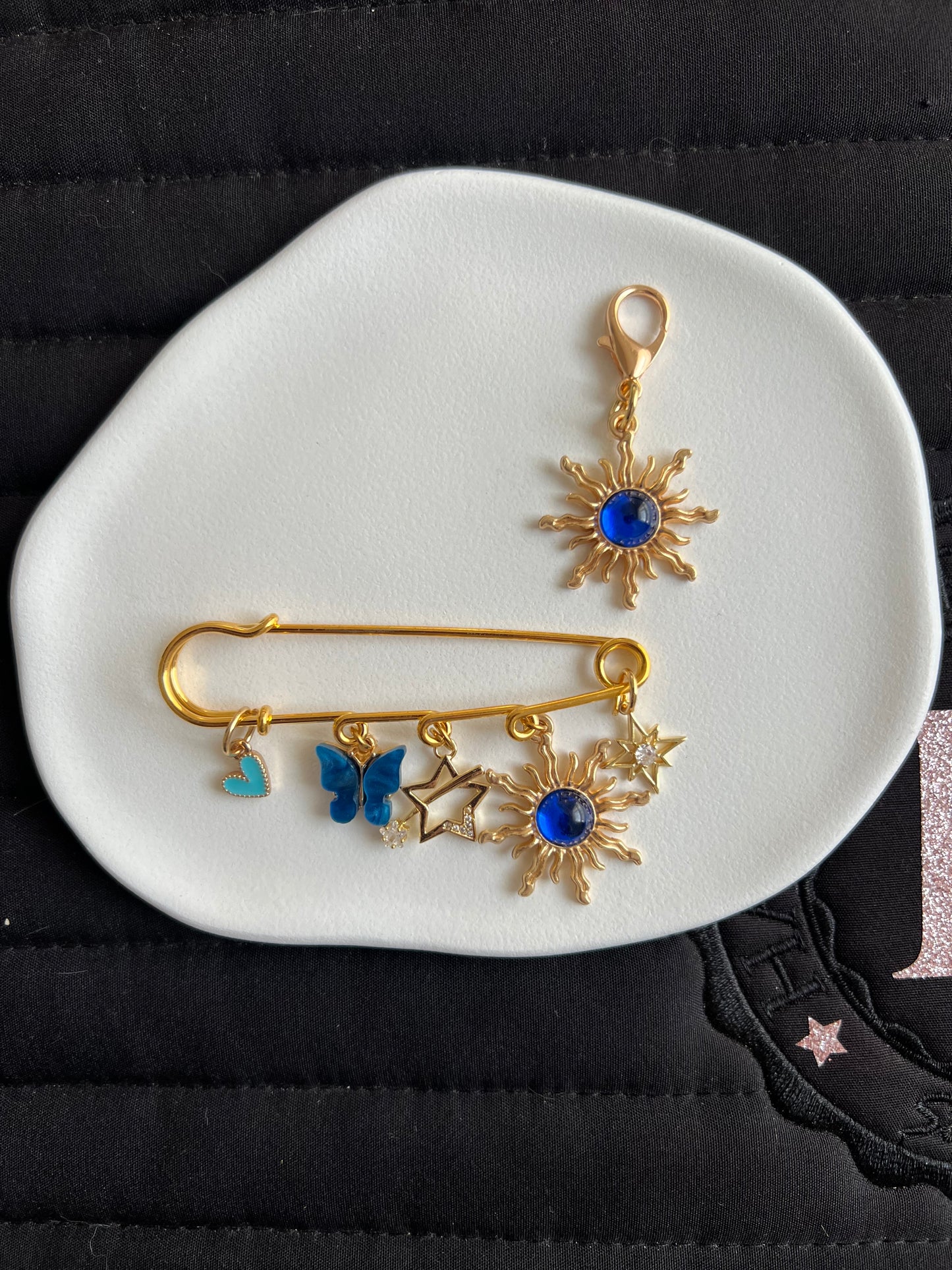 🌟🦋💙 Papillon Céleste – Bleu Électrique broche+ charm 💙🦋🌟