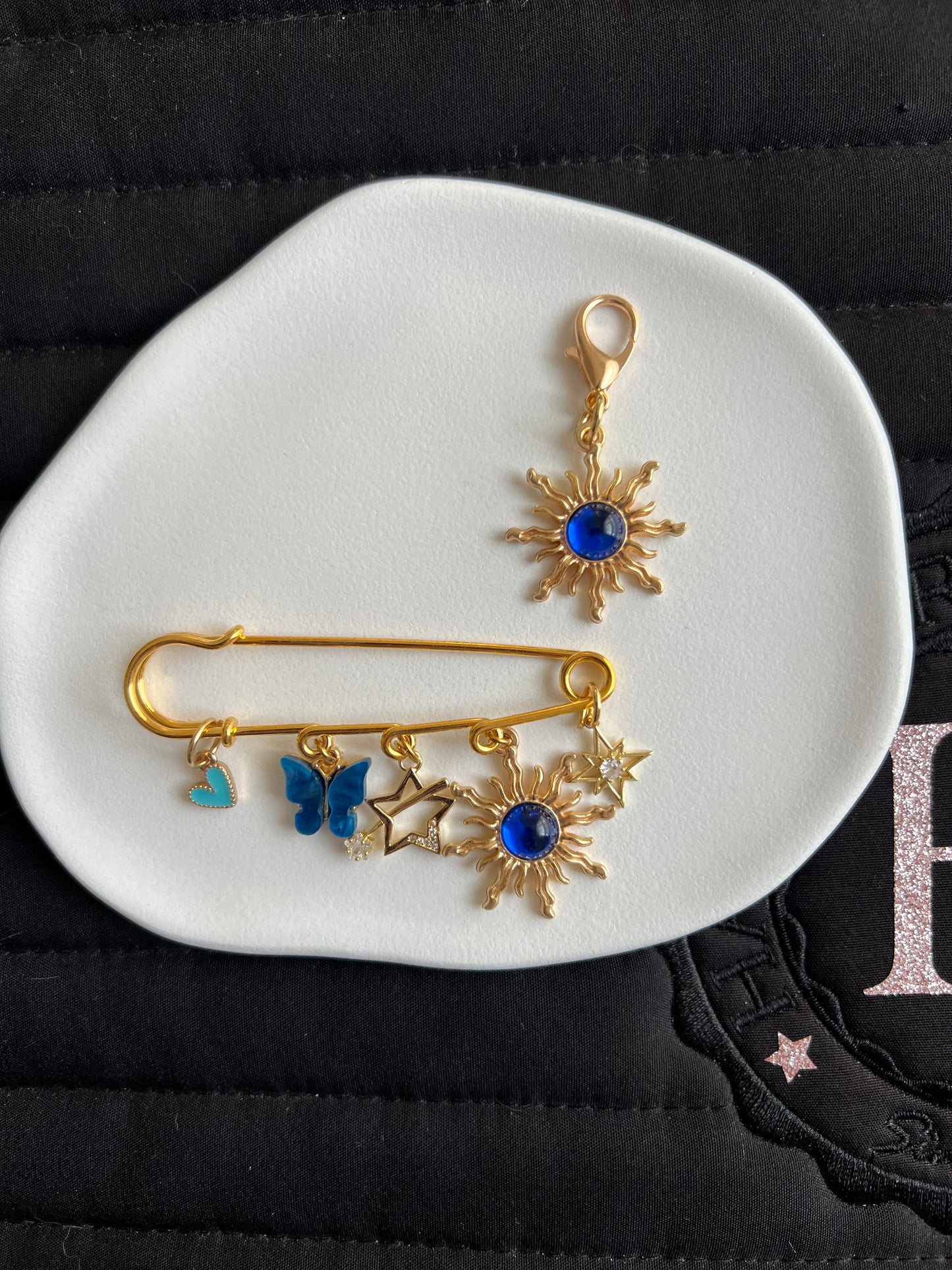 🌟🦋💙 Papillon Céleste – Bleu Électrique broche+ charm 💙🦋🌟