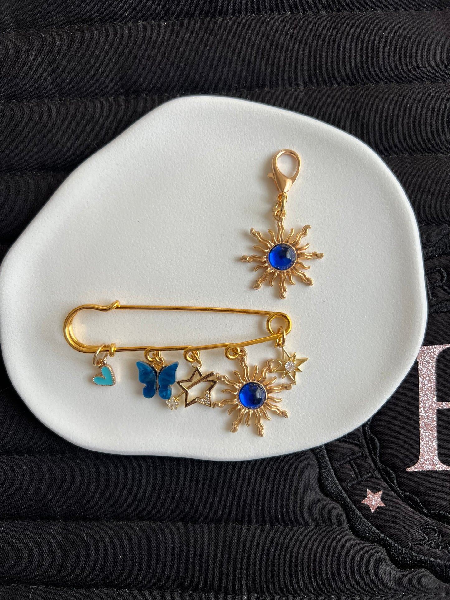 🌟🦋💙 Papillon Céleste – Bleu Électrique broche+ charm 💙🦋🌟