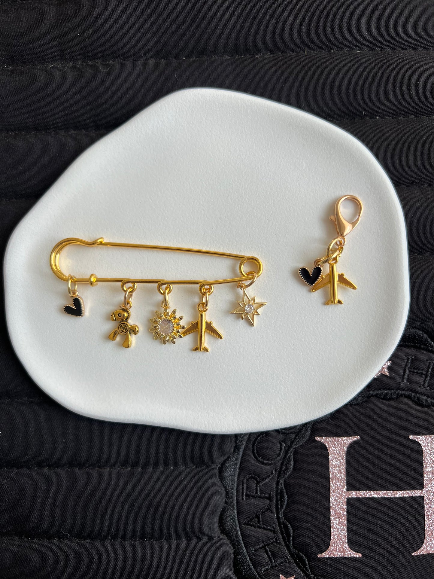 ✨🐴✈️ PONEY VOLANT ✨🐴✈️ 🌼 Fleur dorée avec diamant