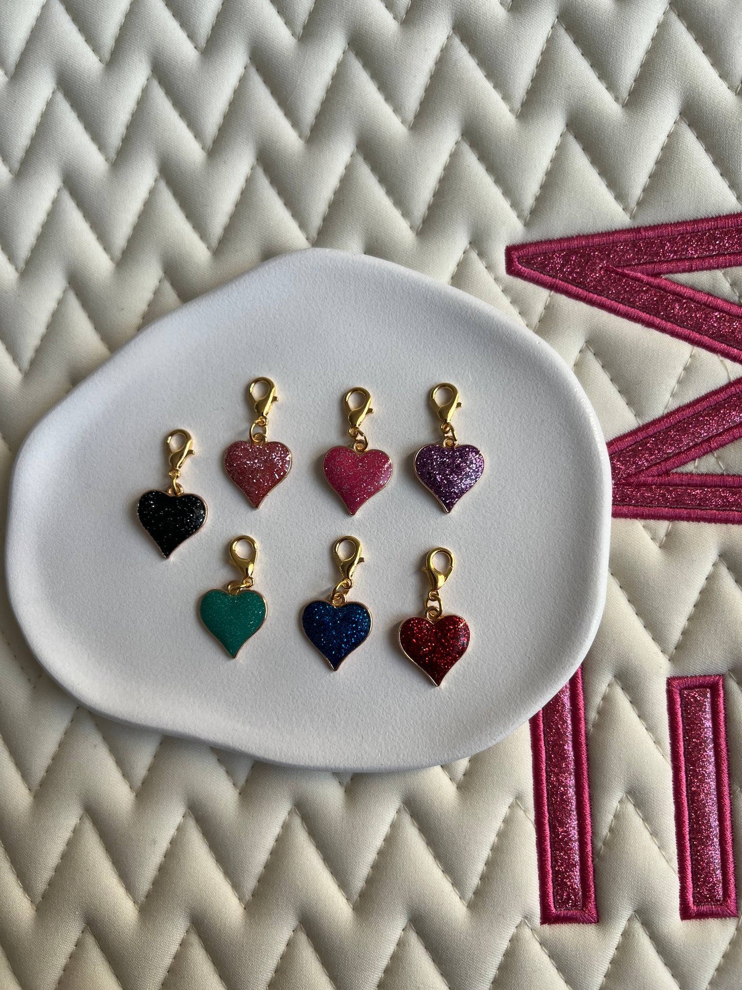 🐴✨ Découvrez les nouveaux charms CŒUR entièrement pailletés 😍